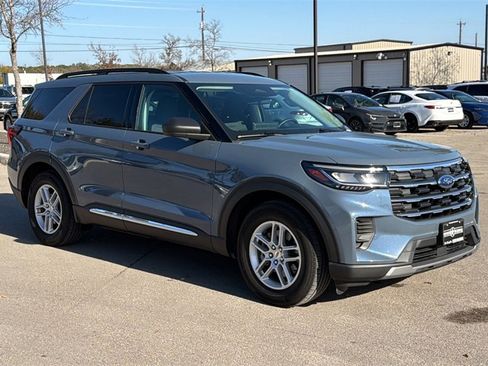Used 2025 Ford Explorer Active image 9