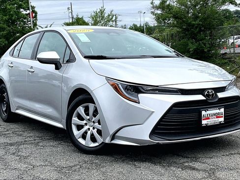 Used 2025 Toyota Corolla LE FWD image 2