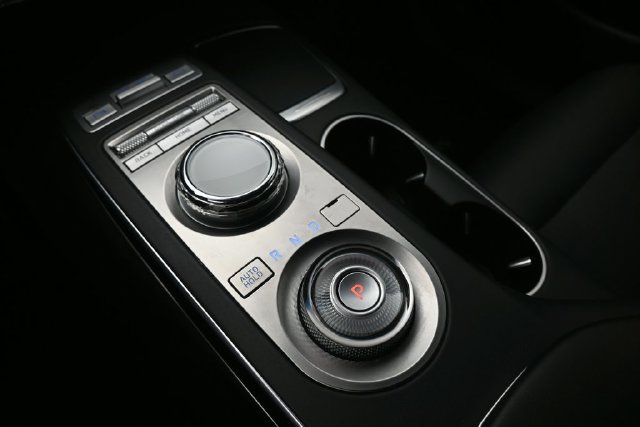 Used 2025 Genesis GV70 2.5T AWD/4WD image 9