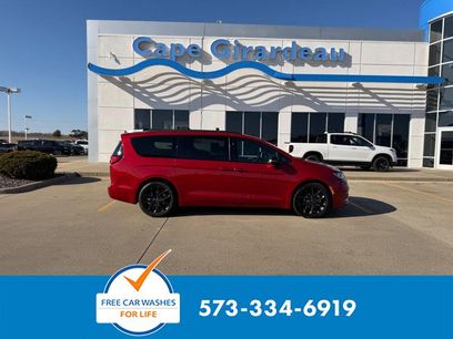 Used 2025 Chrysler Pacifica Limited