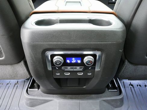 Used 2024 GMC Yukon Denali Ultimate image 20