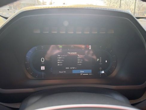 Used 2025 Volvo XC90 B6 Plus image 16