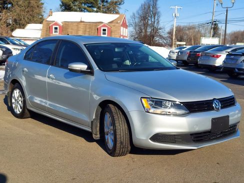 Used 2012 Volkswagen Jetta SE image 3