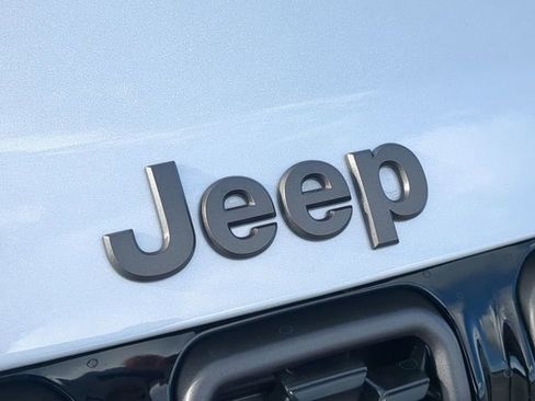 New 2026 Jeep Compass Latitude image 13