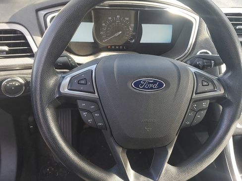 Used 2017 Ford Fusion SE w/ Fusion SE Technology Package image 11