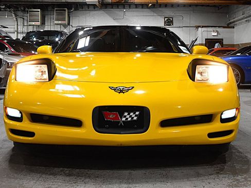 Used 2003 Chevrolet Corvette Coupe w/ Preferred Equipment Group RWD image 4