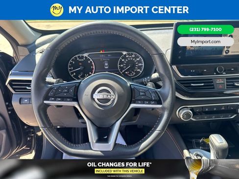 Used 2024 Nissan Altima 2.5 SR w/ SR Premium Package AWD/4WD image 15