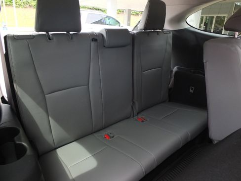 Used 2026 Toyota Highlander Limited AWD/4WD image 16