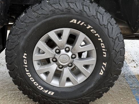 Used 2019 Toyota Tacoma SR image 35