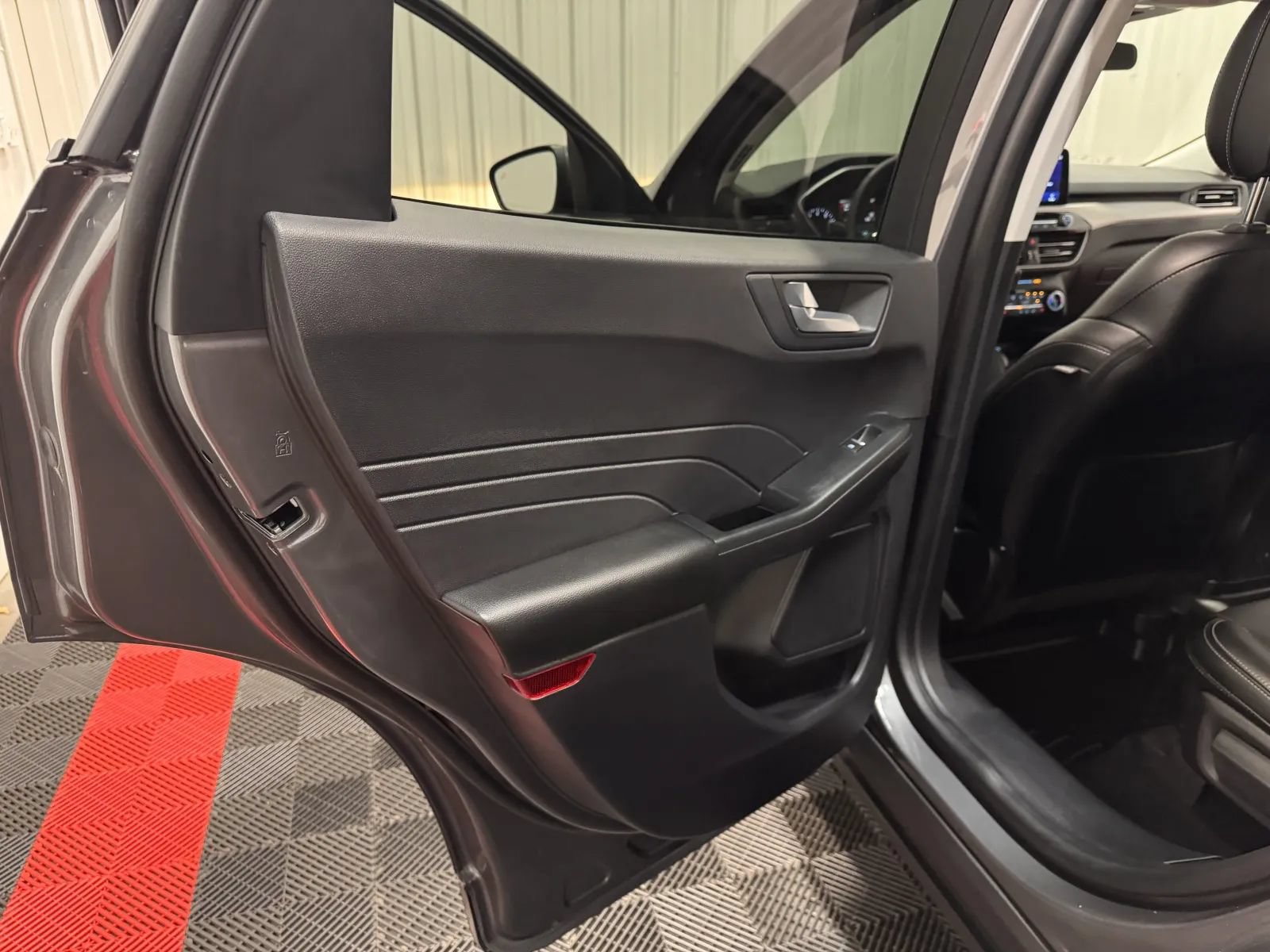 Used 2022 Ford Escape SEL FWD image 36