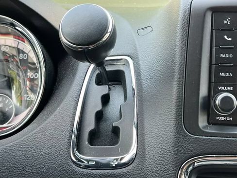Used 2019 Dodge Grand Caravan SXT FWD image 25