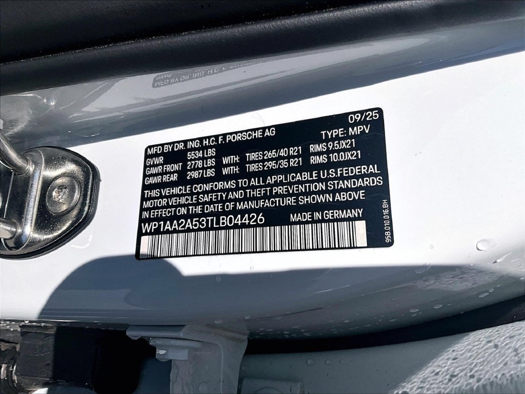 Certified 2026 Porsche Macan AWD/4WD image 26