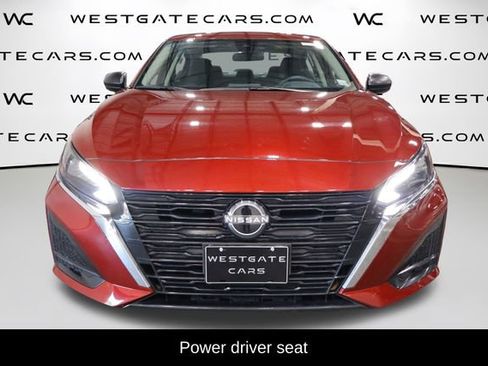 Used 2024 Nissan Altima 2.5 SV image 4