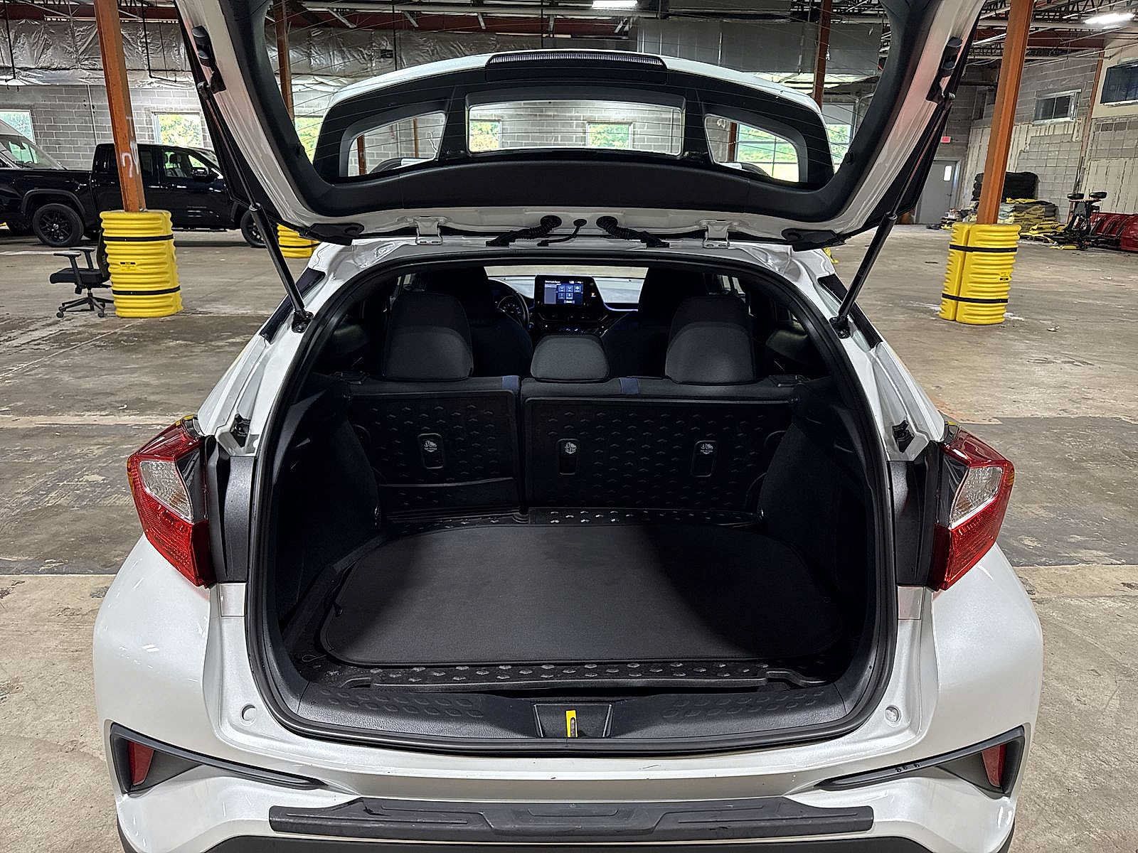 Used 2022 Toyota C-HR XLE FWD image 11
