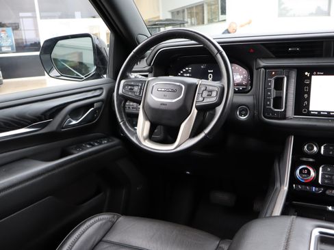 Used 2022 GMC Yukon XL Denali AWD/4WD image 15