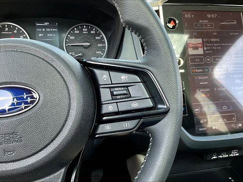 Used 2025 Subaru Forester Premium AWD/4WD image 12