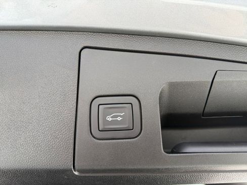 Used 2025 Cadillac XT4 Premium Luxury image 27