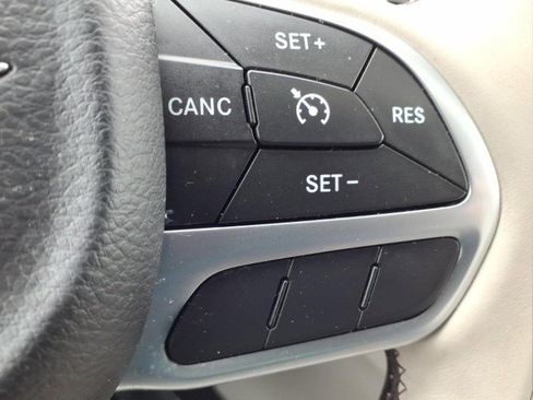 Used 2017 Chrysler Pacifica Limited w/ UConnect Theater Package image 30