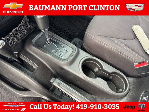 Used 2014 Jeep Wrangler Unlimited Sahara w/ Dual Top Group AWD/4WD image 25
