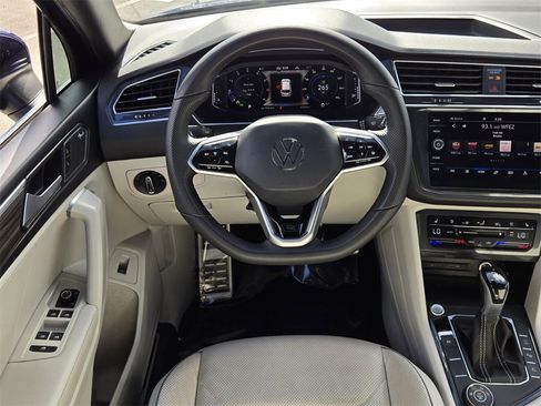 Used 2022 Volkswagen Tiguan SEL R-Line image 12