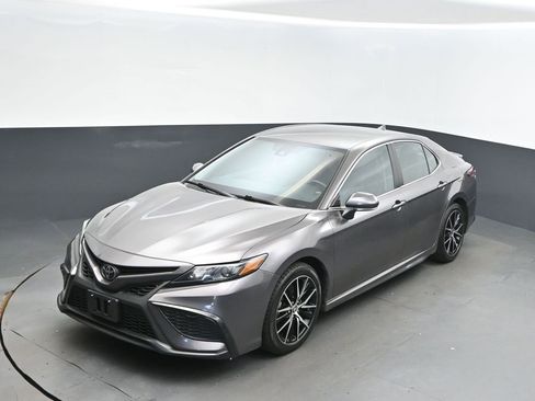 Used 2023 Toyota Camry SE image 31