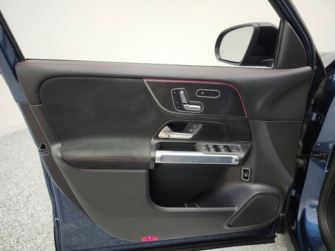 Used 2023 Mercedes-Benz GLB 250 image 14