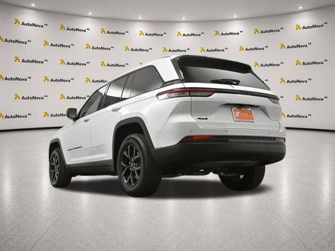 Used 2025 Jeep Grand Cherokee Altitude AWD/4WD image 43