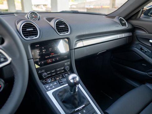 Used 2025 Porsche 718 Cayman image 17