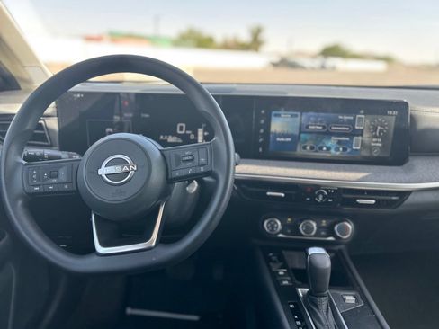 Used 2025 Nissan Kicks SV FWD image 16