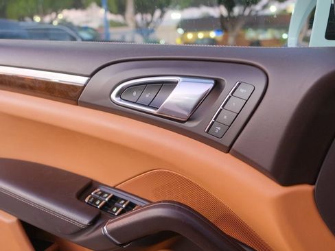 Used 2014 Porsche Cayenne GTS image 12