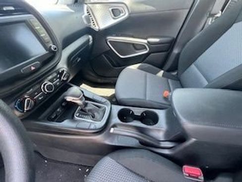 Used 2025 Kia Soul LX w/ LX Technology Package image 11