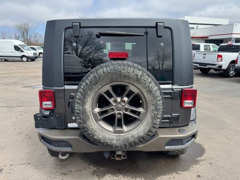 Used 2017 Jeep Wrangler Unlimited Sahara AWD/4WD image 5