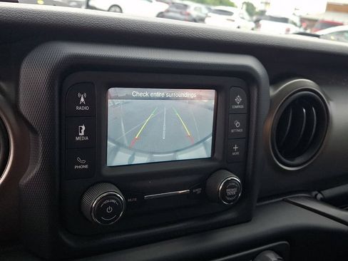Used 2018 Jeep Wrangler Sport AWD/4WD image 15