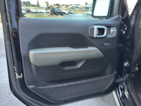 Used 2024 Jeep Gladiator Mojave w/ Technology Group image 14