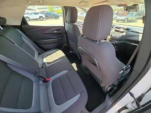 Used 2023 Chevrolet TrailBlazer LS FWD image 25