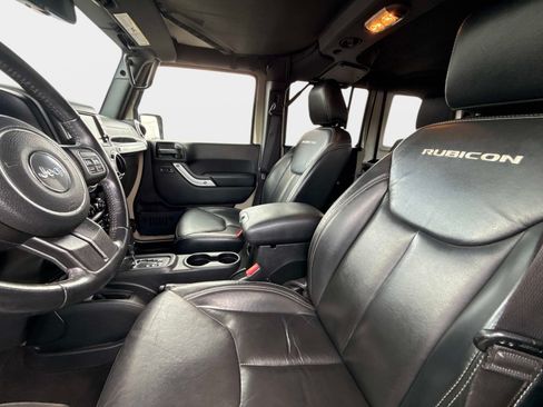 Used 2017 Jeep Wrangler Unlimited Rubicon w/ Connectivity Group AWD/4WD image 22