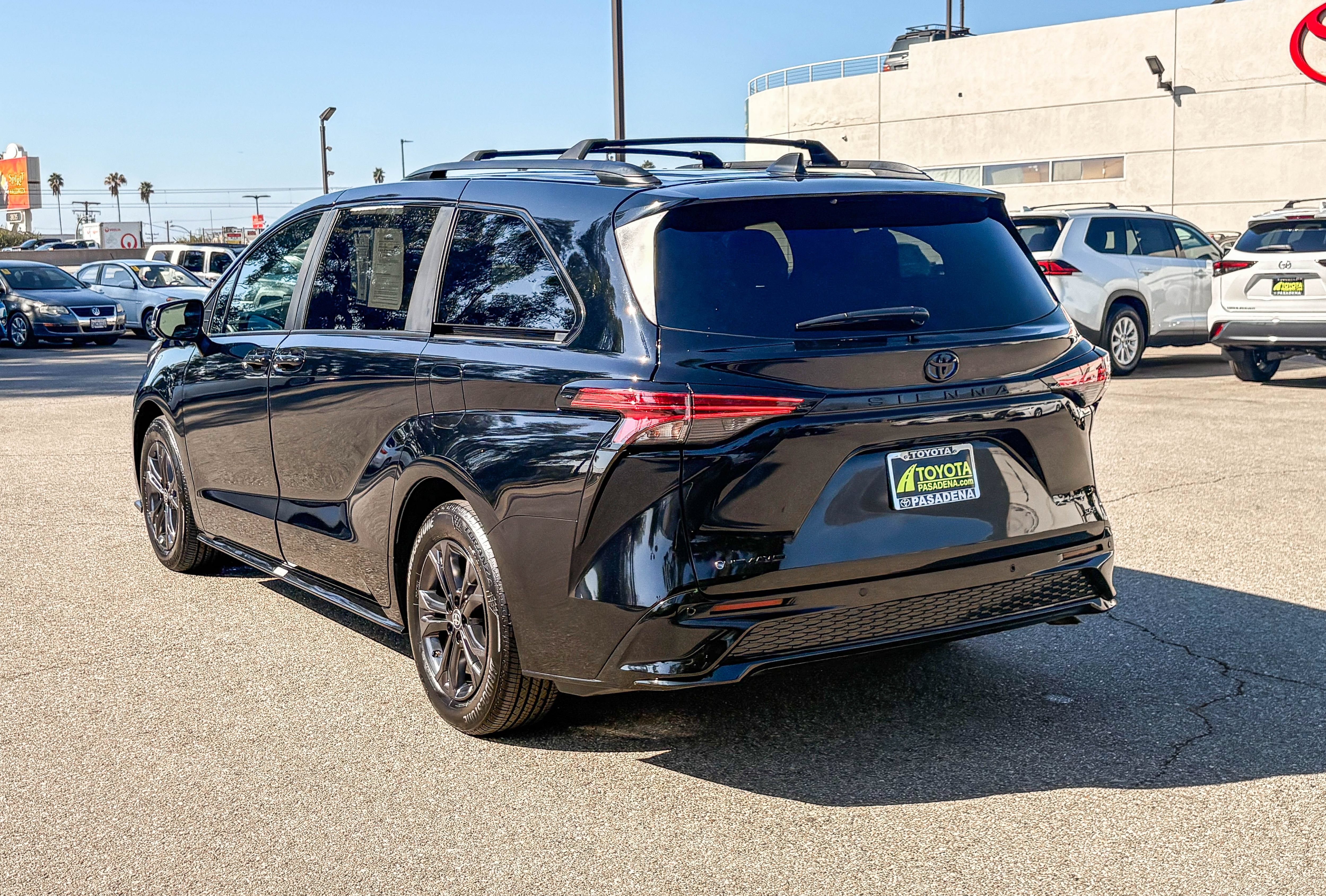 Used 2025 Toyota Sienna XSE w/ XSE Premium Package AWD/4WD image 8