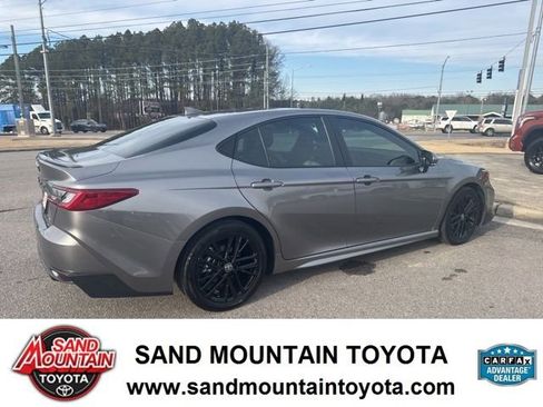 Used 2025 Toyota Camry SE w/ Convenience Package image 3