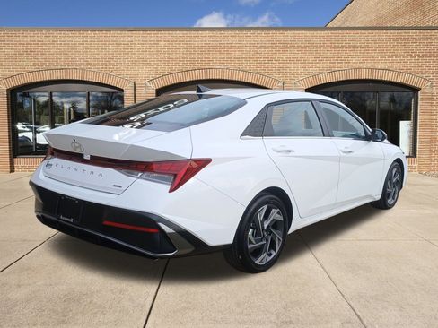 New 2025 Hyundai Elantra Limited image 3