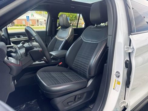 Used 2025 Ford Explorer ST-Line w/ Premium Package AWD/4WD image 11