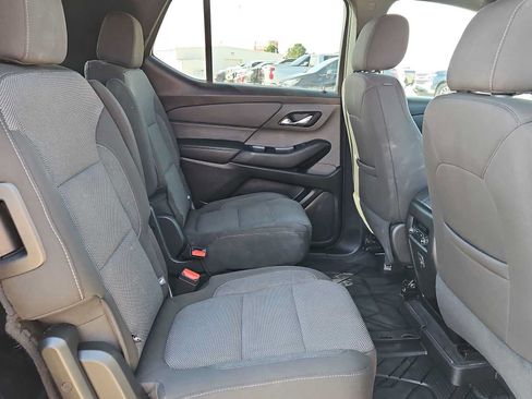 Used 2023 Chevrolet Traverse LT FWD image 17