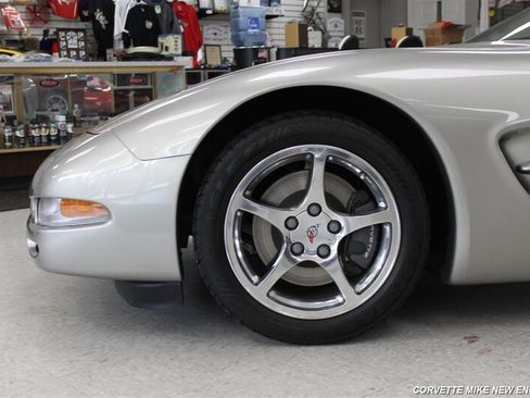 Used 2000 Chevrolet Corvette Convertible w/ Performance Handling Pkg RWD image 27