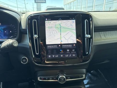 Certified 2025 Volvo XC40 B5 Core image 24