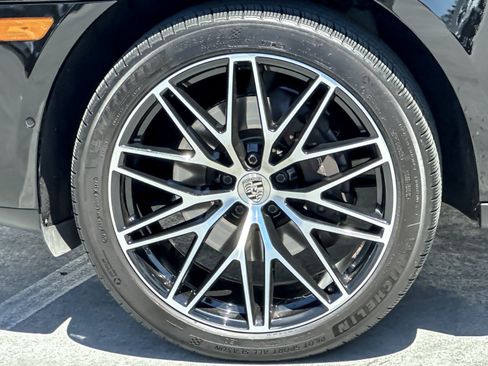 Used 2023 Porsche Macan AWD/4WD image 26