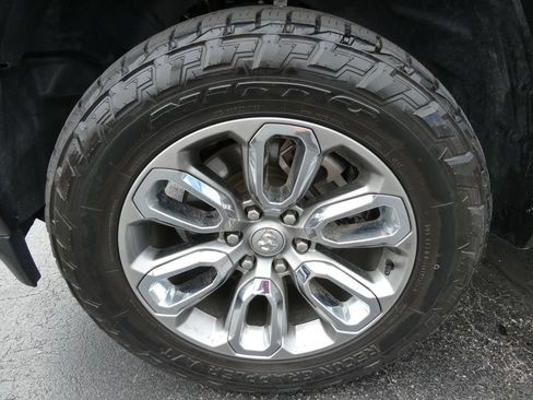 Used 2021 RAM 1500 Laramie w/ Sport Appearance Package AWD/4WD image 10