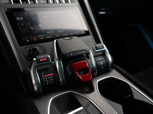 Used 2024 Lamborghini Urus Performante AWD/4WD image 22