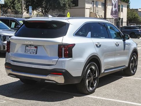 Certified 2025 Kia Sorento EX AWD/4WD image 10