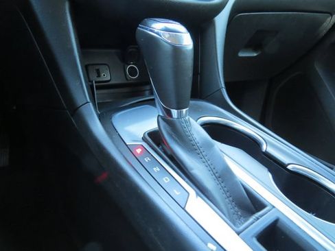 Used 2018 Chevrolet Equinox LT FWD image 15