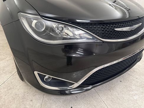 Used 2017 Chrysler Pacifica Touring-L Plus FWD image 16