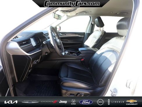 Used 2023 Jeep Grand Cherokee L Limited w/ Luxury Tech Group II image 12